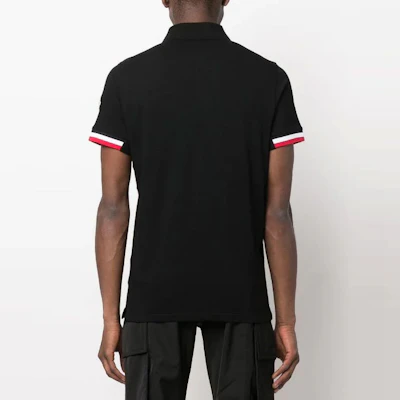 Moncler SS22 黑色短袖POLO衫對比袖口設計。 H10918A00023899P0999 Shop Moncler SS22 黑色短袖POLO衫對比袖口設計。 H10918A00023899P0999