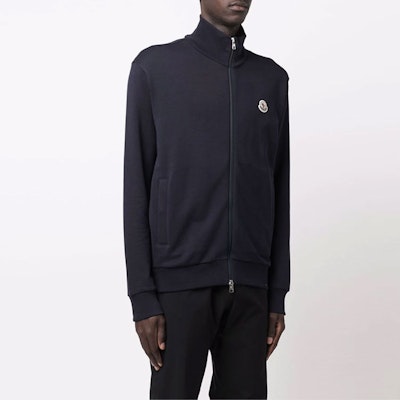 Moncler SS22 黑色胸前印花拉链夹克。 G20918G00036809KR778 Shop Moncler SS22 黑色胸前印花拉链夹克。 G20918G00036809KR778