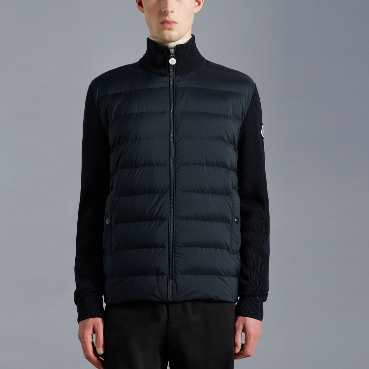 Lookbook 몽클레르 SS22 블루 니트 가디건 패치 로고 및 지퍼. H20919B00007M1131769