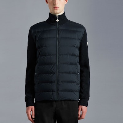 몽클레르 SS22 블루 니트 가디건 패치 로고 및 지퍼. H20919B00007M1131769 Lookbook 몽클레르 SS22 블루 니트 가디건 패치 로고 및 지퍼. H20919B00007M1131769