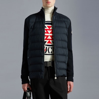 몽클레르 SS22 블루 니트 가디건 패치 로고 및 지퍼. H20919B00007M1131769 Shop 몽클레르 SS22 블루 니트 가디건 패치 로고 및 지퍼. H20919B00007M1131769