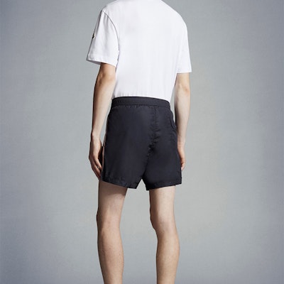 몽클레르 SS22 클래식 새틴 루즈 수영 반바지 네이비 블루. H10912C0000453326743 Shop 몽클레르 SS22 클래식 새틴 루즈 수영 반바지 네이비 블루. H10912C0000453326743