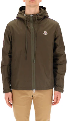 Moncler SS22 Hoodie Hijau dengan Logo Patch dan Resleting. 1A0008568352833 Buy Moncler SS22 Hoodie Hijau dengan Logo Patch dan Resleting. 1A0008568352833