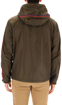 Moncler SS22 Hoodie Hijau dengan Logo Patch dan Resleting. 1A0008568352833 Lookbook Moncler SS22 Hoodie Hijau dengan Logo Patch dan Resleting. 1A0008568352833