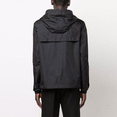 Chaqueta con Capucha de Manga Larga Moncler SS22. 1A0010168352999 Purchase Chaqueta con Capucha de Manga Larga Moncler SS22. 1A0010168352999