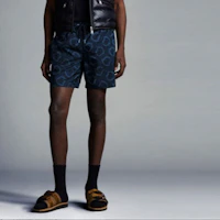 Shop Moncler SS22 Seluar Renang Navy Logo Cetak Seluruh dengan Tali Serut. 2C0002059630778