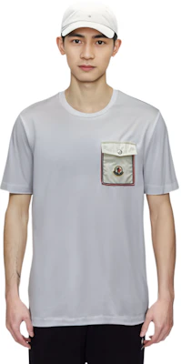 Moncler SS22 Logo Sulam T-Shirt Lengan Pendek Crew Neck dengan Poket H10918C000488390Y001 Details for Moncler SS22 Logo Sulam T-Shirt Lengan Pendek Crew Neck dengan Poket H10918C000488390Y001