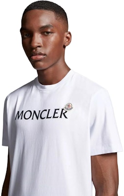 モンクレール SS22 ホワイト ロゴプリント クルーネック Tシャツ. H20918C000258390T001 Purchase モンクレール SS22 ホワイト ロゴプリント クルーネック Tシャツ. H20918C000258390T001