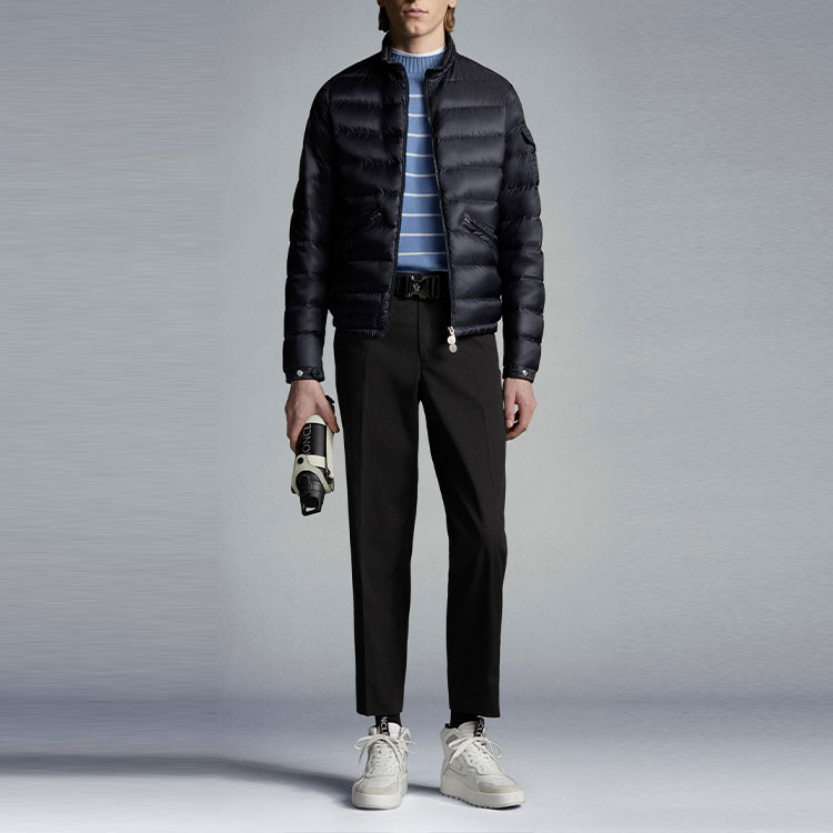 Lookbook Moncler SS22 Agay Jaket Puff Unisex Biru Lengan Panjang dengan Zipper. H10911A0007553279776