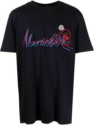 Moncler SS22 Baju T-Shirt Leher Bulat Hitam Logo Cetak Santai H10918C000428390T778 Order Moncler SS22 Baju T-Shirt Leher Bulat Hitam Logo Cetak Santai H10918C000428390T778