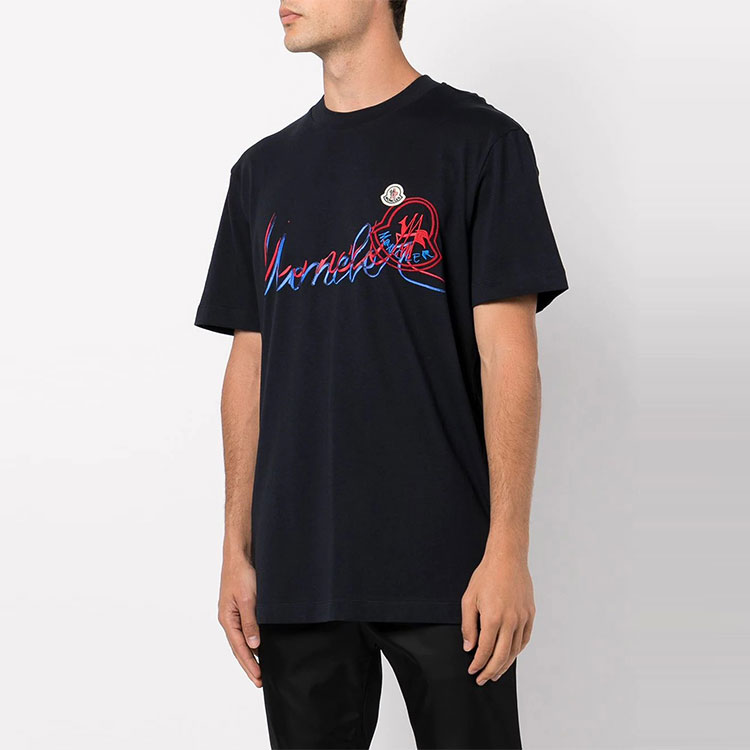 Shop Moncler SS22 Baju T-Shirt Leher Bulat Hitam Logo Cetak Santai H10918C000428390T778