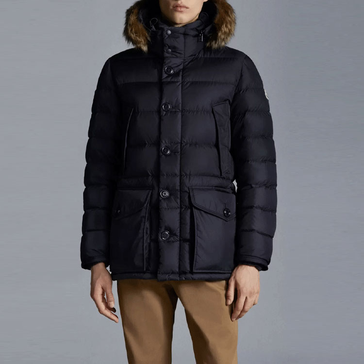 Shop Chaqueta Azul con Logo Moncler SS22 para Hombre, Acolchada y de Corte Clásico. G20911B5250268352742