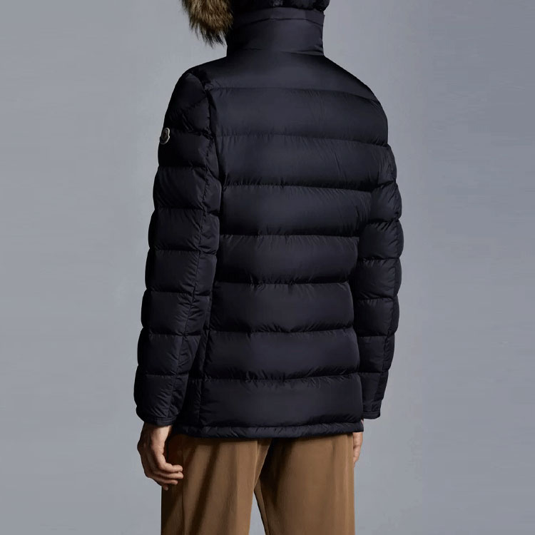 Purchase Chaqueta Azul con Logo Moncler SS22 para Hombre, Acolchada y de Corte Clásico. G20911B5250268352742