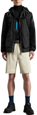 Moncler SS22 Exclusivo Beige Shorts Casuales Rectos con Bolsillos para Hombre. H20912B00004M2033207 Lookbook Moncler SS22 Exclusivo Beige Shorts Casuales Rectos con Bolsillos para Hombre. H20912B00004M2033207