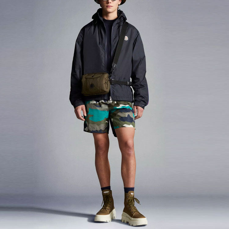 Lookbook Moncler SS22 HATTAB Jaket Hoodie Pria Biru Solid Nyaman. H10911A0008568352775