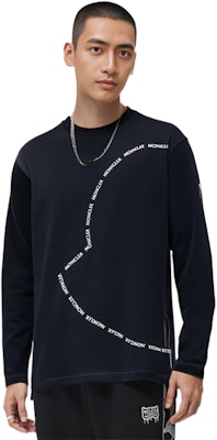 Moncler SS22 Baju Lengan Panjang Navy Biru dengan Logo Bulat Dicetak H10918D000098390T778 Sizing Moncler SS22 Baju Lengan Panjang Navy Biru dengan Logo Bulat Dicetak H10918D000098390T778