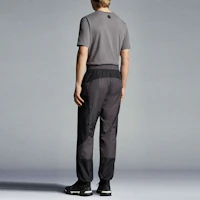 Shop Moncler SS22 反光標誌防水運動長褲 男 深灰混色 H10912A0002268352926