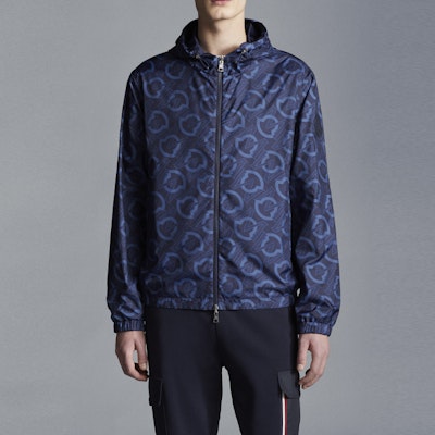 Moncler SS22 Reversible Logo Print Hooded Jacket Midnight Blue Men H10911A001525955I778 Shop Moncler SS22 Reversible Logo Print Hooded Jacket Midnight Blue Men H10911A001525955I778