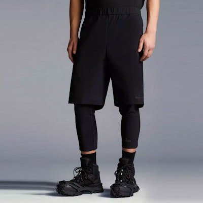 Moncler SS22 Solid Straight-Cut Casual Shorts Men. H10912B00001595OS999 Shop Moncler SS22 Solid Straight-Cut Casual Shorts Men. H10912B00001595OS999