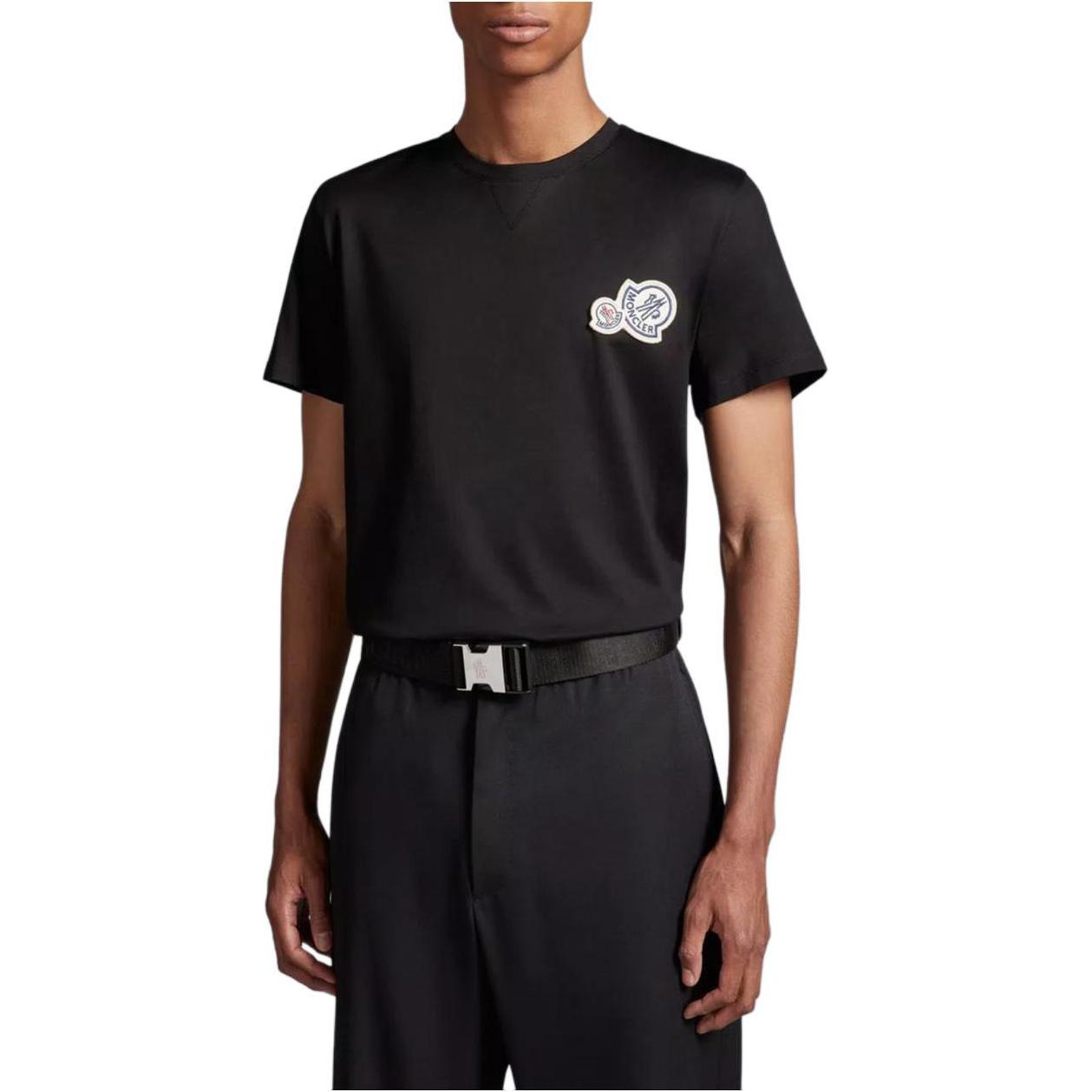 Shop Moncler SS23 Kaos Hitam Logo Patch Lengan Pendek Kasual I10918C000588390Y999