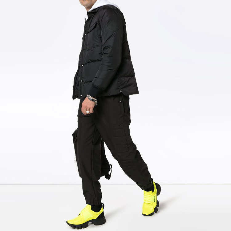 Lookbook Moncler SS23 Pantalones Jogger Negros de Punto con Cordón Ajustable. E20911145205549ML999