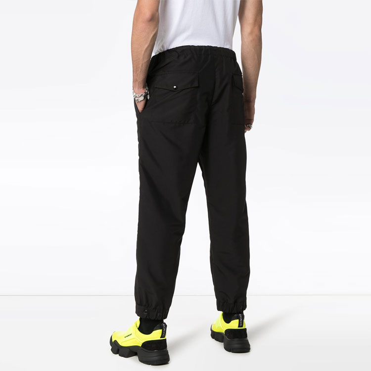 Shop Moncler SS23 Pantalones Jogger Negros de Punto con Cordón Ajustable. E20911145205549ML999