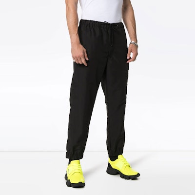 Moncler SS23 Pantalones Jogger Negros de Punto con Cordón Ajustable. E20911145205549ML999 Purchase Moncler SS23 Pantalones Jogger Negros de Punto con Cordón Ajustable. E20911145205549ML999