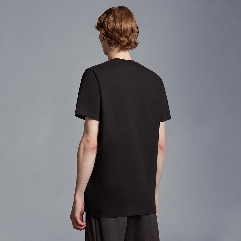 Shop Moncler SS23 Camiseta Negra de Manga Corta con Logo. I20918C000418390T999