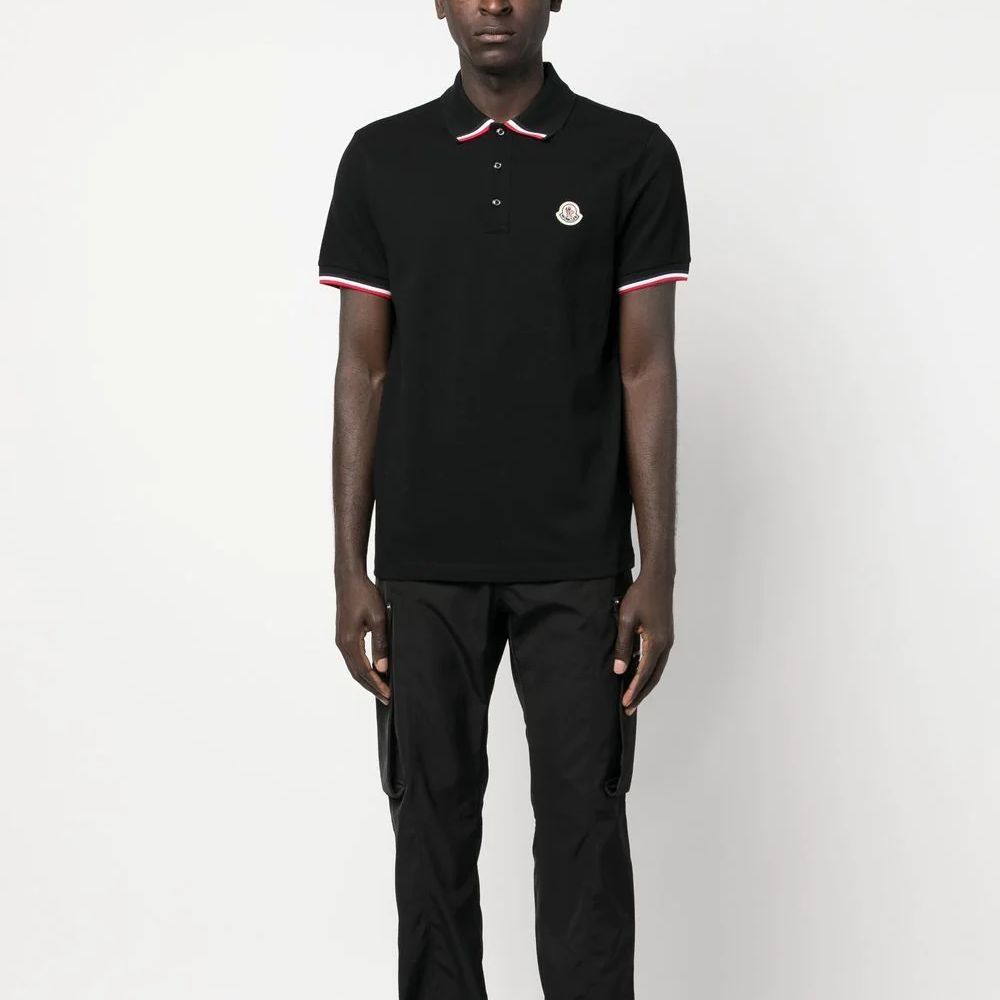 Lookbook 몽클레르 SS23 블랙 로고 패치 반팔 폴로 셔츠 I10918A00015899UR999