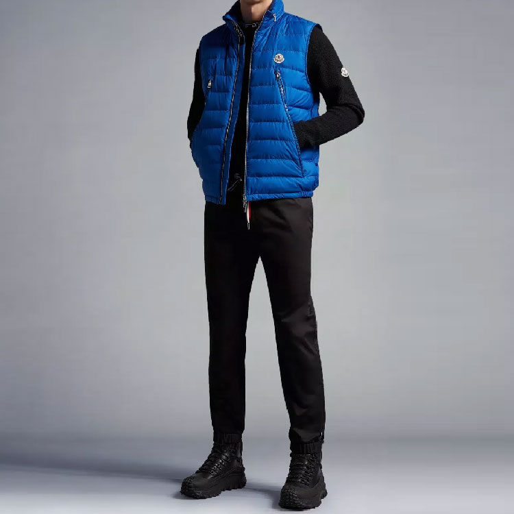 Lookbook 몽클레르 SS23 블랙 솔리드 컬러 밴딩 캐주얼 팬츠. I10912A0000357448999