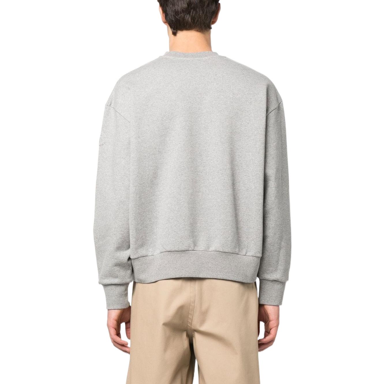 Shop モンクレール SS23 グレー ロゴプリント クルーネック プルオーバースウェットシャツ I10918G00019M2642984