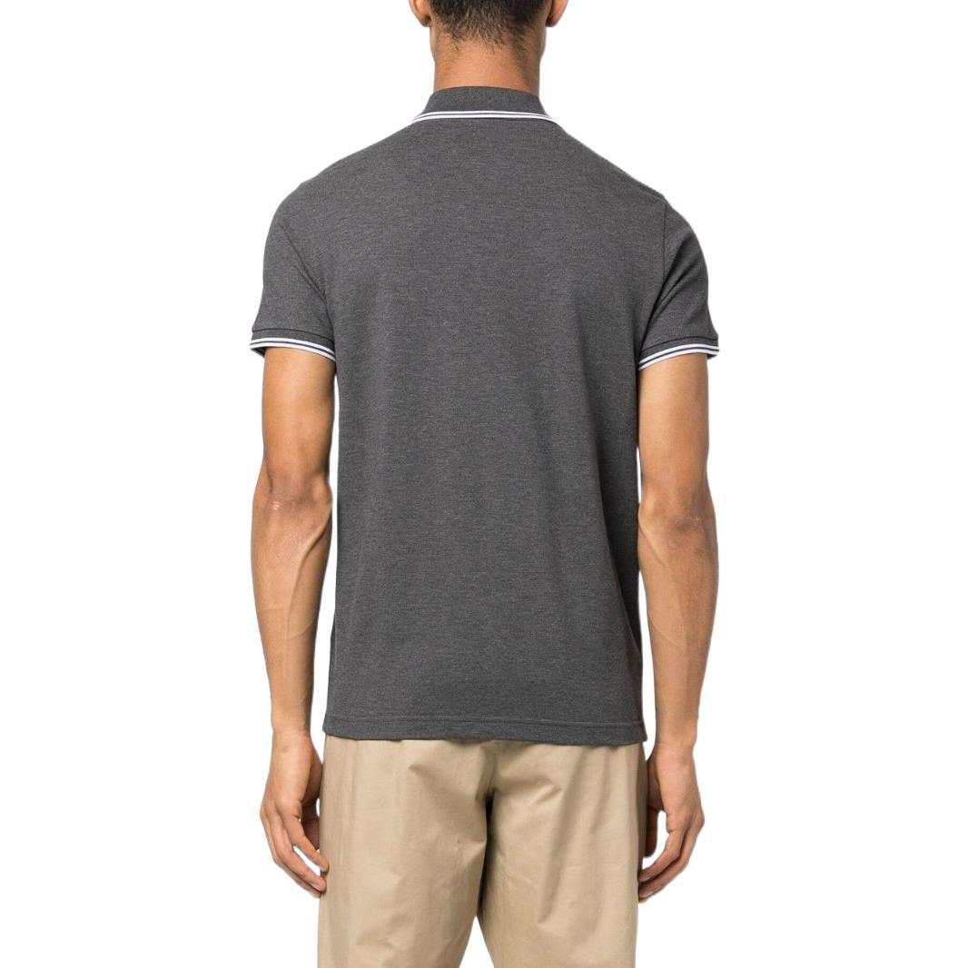 Shop Moncler SS23 灰色條紋邊飾標誌徽章POLO衫。 I10918A0000684556989