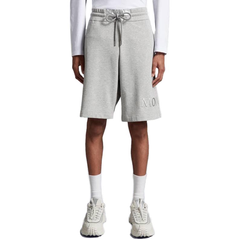 Lookbook 몽클레르 SS23 그레이 솔리드 컬러 캐주얼 스트레이트 핏 반바지. I20918H0000189A2L986