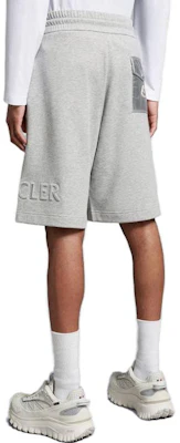 몽클레르 SS23 그레이 솔리드 컬러 캐주얼 스트레이트 핏 반바지. I20918H0000189A2L986 Shop 몽클레르 SS23 그레이 솔리드 컬러 캐주얼 스트레이트 핏 반바지. I20918H0000189A2L986