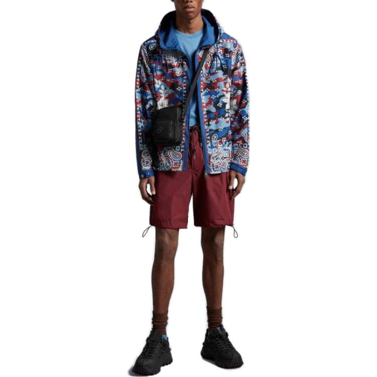 Lookbook Moncler SS23 Jaket Bercorak Bunga dengan Hoodie. I10911A00162596U0S77