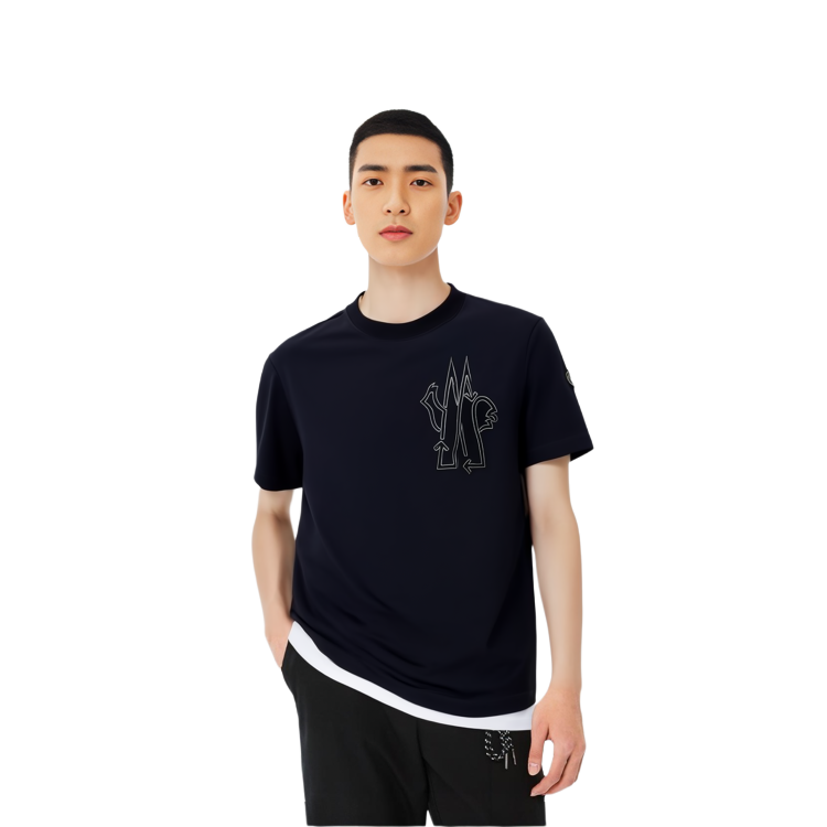 Sizing Moncler SS23 Born to Protect Logo Baju Hitam Leher Bulat Lelaki. I10918C00039899YU999