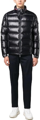 蒙克莱 SS23 Bourne 黑色连帽羽绒夹克 男女同款. I20911A00023595ZJ999 Shop 蒙克莱 SS23 Bourne 黑色连帽羽绒夹克 男女同款. I20911A00023595ZJ999