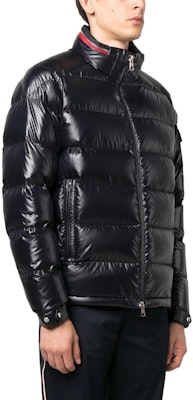 蒙克莱 SS23 Bourne 黑色连帽羽绒夹克 男女同款. I20911A00023595ZJ999 Purchase 蒙克莱 SS23 Bourne 黑色连帽羽绒夹克 男女同款. I20911A00023595ZJ999