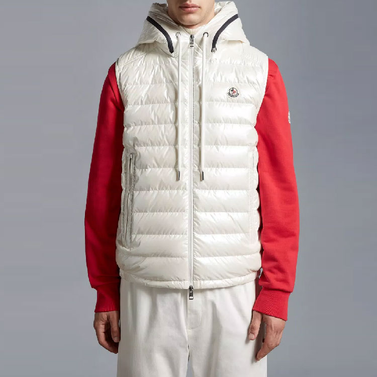 Lookbook Moncler SS23 男士光面连帽拉链马甲白色徽标款式. I10911A00059596J9001