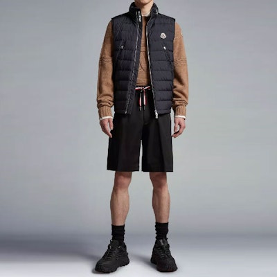Moncler SS23 High-Waisted Casual Black Drawstring Shorts I10912B0000357448999 Lookbook Moncler SS23 High-Waisted Casual Black Drawstring Shorts I10912B0000357448999