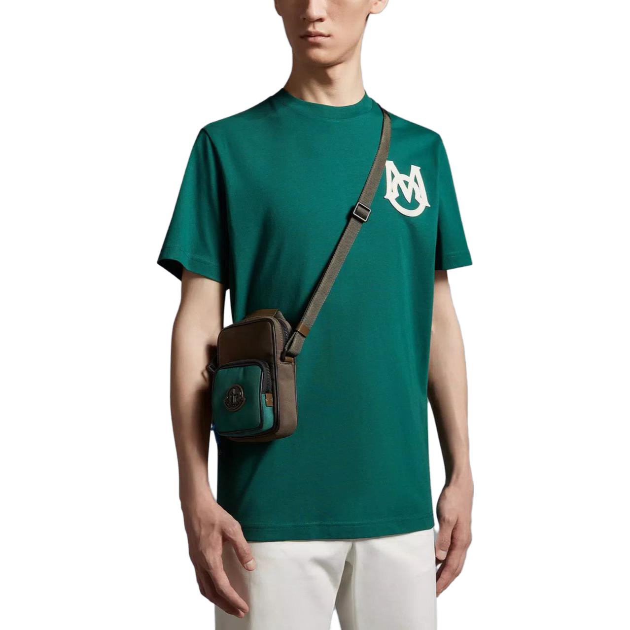 Lookbook 몽클레르 SS23 로고 프린트 크루넥 반팔 티셔츠 올리브 그린 I20918C000048390T875