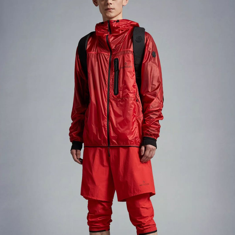 Lookbook Moncler SS23 男士紅色連帽拉鍊外套 I10911A001035327945I