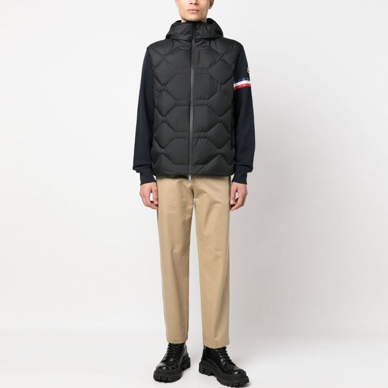 Lookbook Moncler SS23 Jaket Hooded Down Quilted Solid Hitam. I10911A00031596IU999