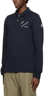 Moncler SS24 Kaos Polo Lengan Panjang Biru Navy dengan Cetakan Huruf. I20918G00078809KR778 Details for Moncler SS24 Kaos Polo Lengan Panjang Biru Navy dengan Cetakan Huruf. I20918G00078809KR778