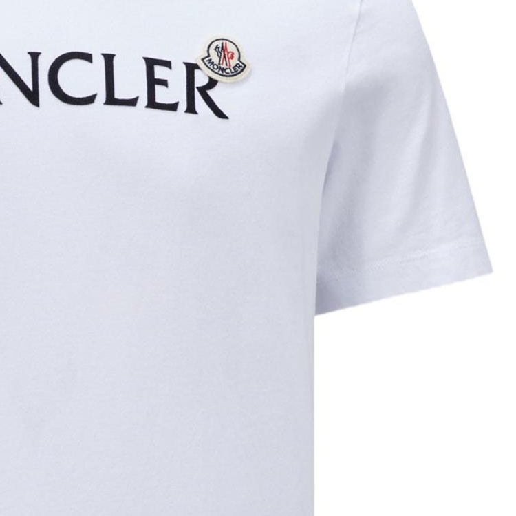 Sizing Camiseta Blanca Moncler SS24 con Diseño de Logo en Relieve. J20918C000248390T001