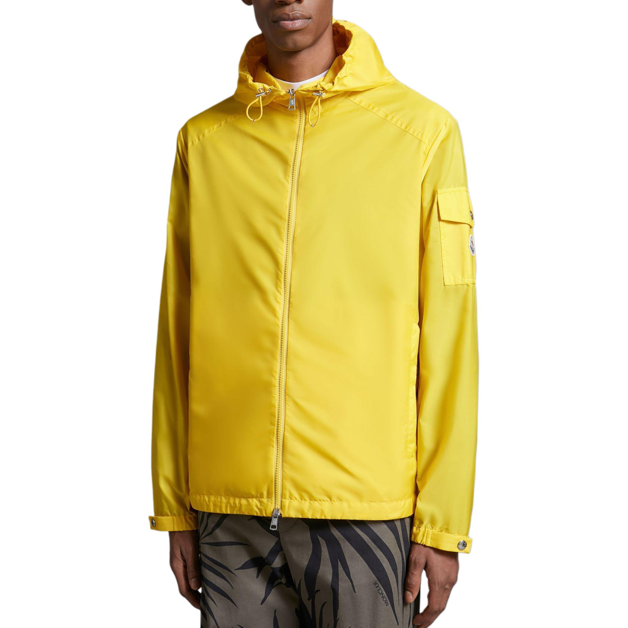 Lookbook 盟可睐 SS24 ETIACHE 尼龙连帽防风夹克 黄色外套 J10911A001015968E10O