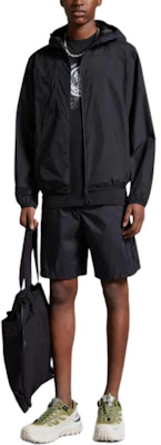 몽클레르 SS24 하드린 루즈핏 지퍼 후드 재킷 블랙 J10911A001215396L999 Lookbook 몽클레르 SS24 하드린 루즈핏 지퍼 후드 재킷 블랙 J10911A001215396L999