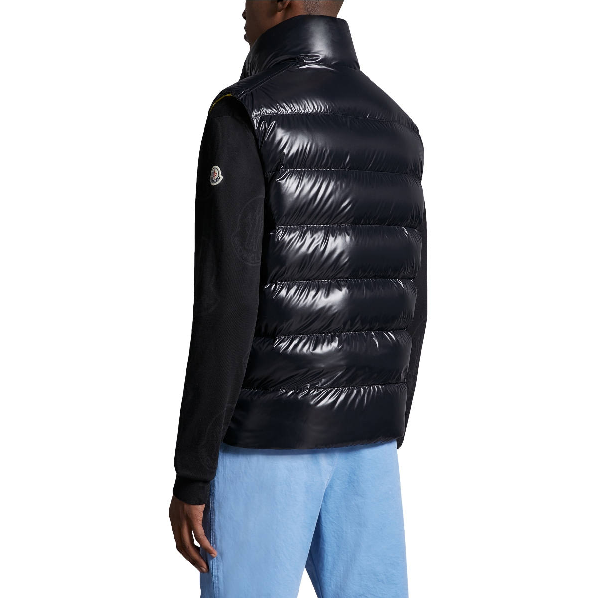 Shop Chaqueta Unisex Moncler SS24 PARKE Sin Plumas con Logo Patch Negra. J10911A00079595GJ991