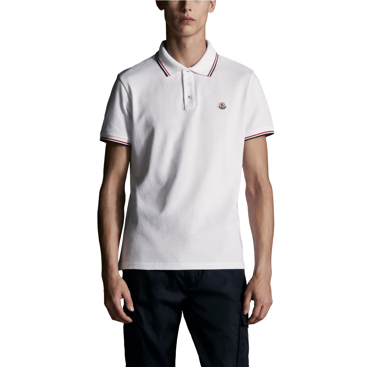 Lookbook Moncler SS24 白色修身短袖POLO衫 三色織紋領款式 J10918A7030084556001