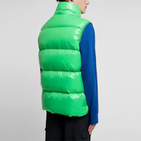 Details for Moncler Sumida 綠色羽絨無袖背心前方標誌貼布。 1A0003453A0E84I